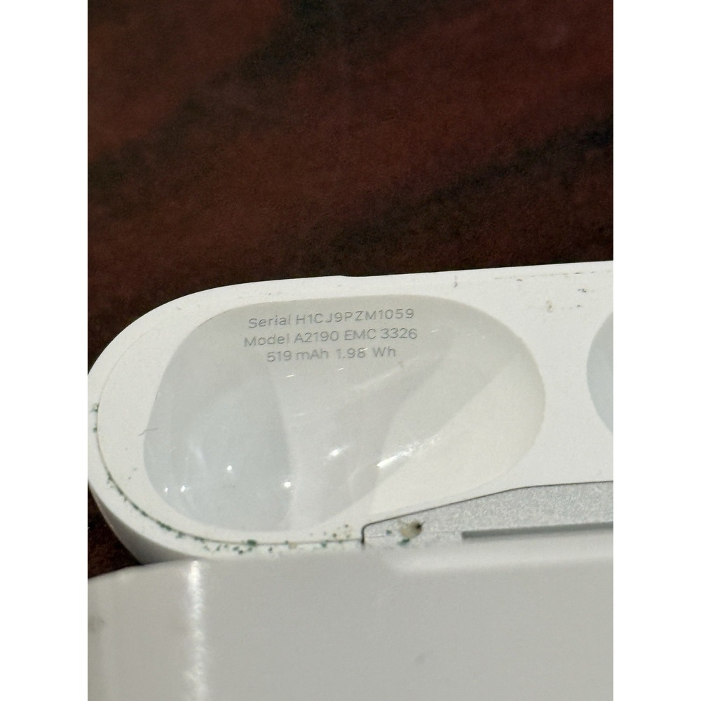 Genuine Apple Airpods Pro 1st Generation Charging Case ONLY A2190 Lightning - Picture 4 of 6